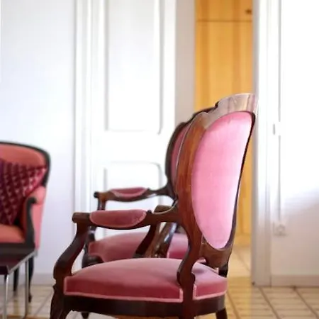 Piso Modernista Con Terraza *