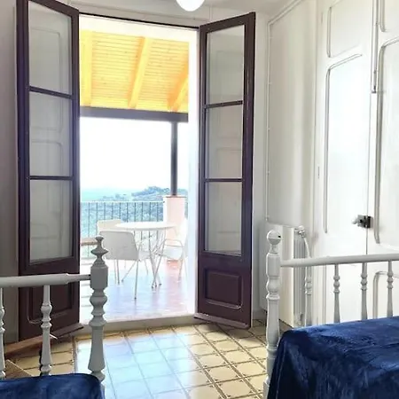 Piso Modernista Con Terraza
