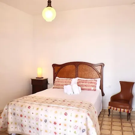 Piso Modernista Con Terraza Sant Feliu De Codines