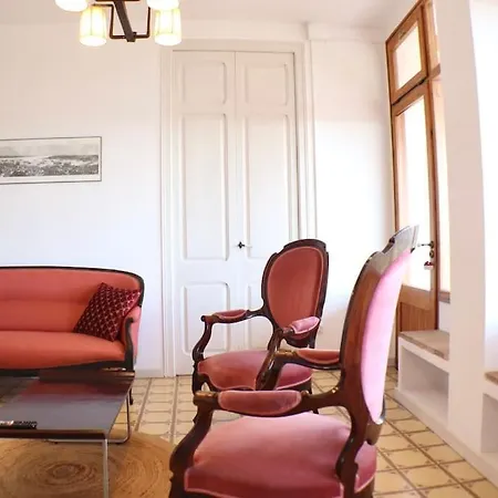 Piso Modernista Con Terraza *
